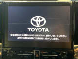 【メーカー純正ナビ】インテリアに溶け込むスタイリッシュな「専用設計」メーカーナビを装備♪視認性や操作性など基本性能にも優れ、より上質なカーライフをお楽しみいただけます。