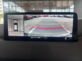 車両を上から見下ろしたように確認できる360度ビューモニターを装備。駐車時や狭い道でも周囲の状況を把握しやすく、安心感あるドライブをサポートします。