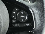 ◆アダプティブクルーズコントロール◆予め設定した車速内でクルマが自動的に加減速。前走車との適切な車間距離を維持しながら追従走行します。【LKAS】車線維持支援システムでステアリング操作を支援。