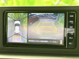 後方確認をサポートするモニターが搭載されています。駐車時など、狭い場所での運転も安心です。安全運転をサポートする頼もしい機能です。