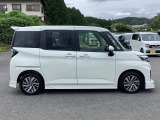 スライドドアは通常のドアに比べて、車のボディーに対し平行に開閉し、開けてもスペースを取りません。出入り口が大きいドアはお子様のいるご家庭はもちろん、混んだ駐車場でも大活躍です!