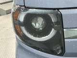 LEDヘッドライトは、点灯の瞬間から最大光量を発揮し、突然暗くなるトンネルなどでの安定感を高めます。