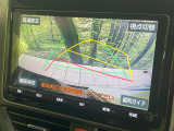 【バックカメラ】駐車時に後方がリアルタイム映像で確認できます。大型商業施設や立体駐車場での駐車時や、夜間のバック時に大活躍!運転スキルに関わらず、今や必須となった装備のひとつです!