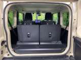 普段のお買い物や通勤、送迎等に十分な荷室スペースを確保しております。セカンドシートを倒すと、大きな荷物の積載も可能です♪