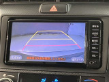 【バックカメラ】あると便利なバックカメラ装備!駐車時に後方がリアルタイム映像で確認できます。立体駐車場や夜間の車庫入れ時に大活躍!運転スキルに関わらず、今や必須となった装備ですね♪