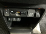 運転席/助手席シートヒーターで寒い日もすぐに温かくなり快適に過ごせます。2段階の温度調整が可能です