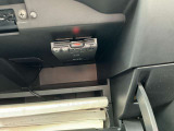 高速道路で割引など色々なサービスが受けられる、ETCは助手席側のセンターコンソールの中にあります。