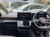 機能性の良いコックピットと、視線が高く視界も良く運転もし易いです。