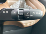 オートライト機能やフォグランプの設定が可能なスイッチレバー。周囲の明るさに合わせて自動で点灯・消灯します。