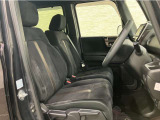 操作性に優れた運転席となります!小物入れや各ボタンの配置にこだわり、使いやすいです!座り心地もよく視認性も良好なのでロングドライブもお任せ下さい!