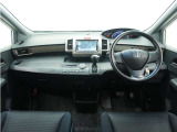 ◆インテリアパネル◆視界広々で非常に運転しやすくロングドライブでも疲れを感じさせないすっきりとまとまったインパネ周りです。
