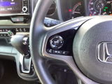 ステアリング左手側はオーディオ関連の操作スイッチです。視線を逸らすことなく運転に集中できます