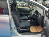 運転席シートリフター(ラチェット式)で、座面の高さも上下に動き、体格にあわせて調整ができます。