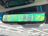 【デジタルインナーミラー】後席の大きな荷物や同乗者で後方が確認しづらい時でも安心!カメラが撮影した車両後方の映像をルームミラー内に表示。クリアな視界で状況の確認が可能です!