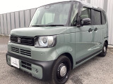 N-BOX JOYの車名の由来は、英語のJOY(喜び)からきています。日常の様々なシーンで、よりアクティブに、自分らしくカーライフを「楽しむ」という提案が込められております。