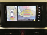 【パノラミックビュー&バックビュー】駐車時の安全確認をする為に車両上方からの映像と後方カメラからのを同時に表示しバックガイドも付いているのでバックの苦手な方でも安心して運転出来ますよ。
