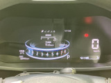 洗練されたデザインのメーターが、運転に集中できる空間を創出。視認性に優れ、必要な情報をスムーズに確認できます。運転がより快適になります。