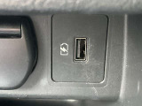前席USB電源です。