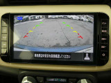 ギアを『R』に入れた後、カメラボタンを2回押すと、ナビ画面に後方の映像を映してくれるので、駐車がし易くなります。