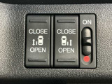 狭い所でも乗り降り楽々な両側電動スライドドアです!簡単にドアの開閉が出来る為女性やお年寄りにも優しく、荷物で手が塞がった時なども大変便利です!