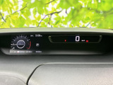 視認性の高いメーターで、運転に必要な情報をしっかり確認できます。走行状況を的確に把握し、安全運転をサポート。