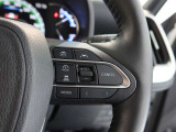 アダプティブクルーズコントロール機能付きです。走行中に先行車の様子を検知しながら、設定した車速の範囲内で先行車との距離のキープを支援します。詳細は販売店スタッフまでおたずねください。