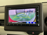 バックモニター付きで、車庫入れやバック時の後方確認をサポート。