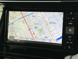 鮮明な地図表示で、目的地までスムーズに案内。渋滞情報もリアルタイムで確認でき、効率的なルート選択に貢献します。長距離移動も安心です。