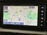 純正ナビを装備。タッチパネル式で使いやすく、お出かけもラクラクです。