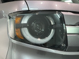 LEDヘッドライトは、点灯の瞬間から最大光量を発揮し、突然暗くなるトンネルなどでの安定感を高めます。