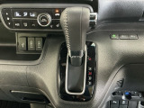 オートマチックシフトレバーは、手になじみ操作しやすい形状で安全運転にもつながります♪