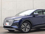 ●Audiが最初に採用したLEDポジショニングランプ。シャープなラインで昼間でも点けていたいと思うほど上品でオシャレです。夜間走行時はさらに目立ちます!