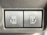 【両側パワースライドドア】スマートキーや運転席のスイッチで後席両側スライドドアの開閉が可能♪電動だから力を入れてドアを開ける必要が無く、小さなお子様でも簡単に開け閉めでき快適です♪