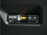 ◆ETC2.0装着◆進化したドライブ体験。料金収受システムだけだったETCが生まれ変わって、高速道路を賢く使うETC2.0に進化しました。多彩な情報サービスが便利で快適なドライブ体験を提供します。