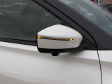 視認性の良いLEDドアミラーウィンカー  ドアミラ-ガラスにはリヤ熱線スイッチ連動のヒ-タ-が内蔵
