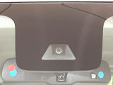 【エマージェンシーブレーキ】走行中に前方の車両等を認識し、衝突しそうな時は警報とブレーキで衝突回避と被害軽減をアシスト。より安全にドライブをお楽しみいただけます。