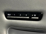 【メモリー機能付きパワーシート】ドライバーごとに設定したシート位置を記憶して、ボタン一つで切り替えできる便利な機能!運転する方が複数名いらっしゃるご家庭におすすめです♪