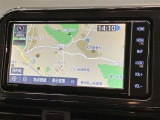 純正ナビを装備。タッチパネル式で使いやすく、お出かけもラクラクです。