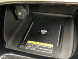 握りやすい形状で、快適なドライビング操作をサポート。オーディオやハンズフリー通話などの操作もステアリングから手軽に行えます。運転の楽しさを向上させます。