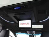 【電動後席モニター】JBLサウンド専用!電動開閉後席フリップダウンモニターです。5.1chサウンド対応、17スピーカーの専用音響システムとなり、人気の装備になります。