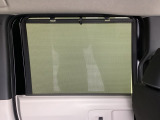 ロールサンシェイドは太陽光を防ぐので冷房の効きを良くする効果もあります。エアコンを控えめにすれば燃費向上も見込めます。