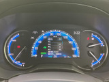 見やすいメーターで、運転に必要な情報をしっかりと確認できます。洗練されたデザインが、ドライビングをより楽しくします。