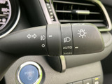 操作しやすい位置に配置され、直感的な操作が可能です。ウインカーやライトの操作をスムーズに行えます。