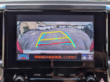 ギアをバックに入れると自動的に切り替わる優れものです。鮮明なカメラ画像にて車庫入れをサポートしてくれます。