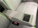 【アームレスト】運転中の身体の負担を軽減してくれるアームレストを装備♪