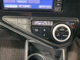 【オートエアコン】一度お好みの温度に設定すれば、車内の温度を検知し風量や温度を自動で調整。暑い&hellip;寒い&hellip;と何度もスイッチ操作をする必要はありません。快適な車内空間には必須の機能ですね♪