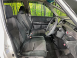 運転席シート廻りは使用感も少なく、良好な状態となっています。前オーナー様が丁寧に使っていたことがよくわかりますね。