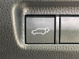 【パワーバックドア】スマートキーや運転席のボタンを押すだけでリアゲートが自動で開閉します!荷物を持っている時や、高い位置にあるバックドアを閉める際に便利な機能です♪