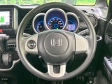 インテリアに合わせたデザインのステアリングは、運転される方のことも考え、運転しやすい形状、大きさです。是非一度、実際に触ってお確かめください。
