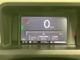 視認性の高いメーターは、運転に必要な情報を的確にドライバーへ伝えます。重要な情報を一目で確認できるので、運転に集中できます。